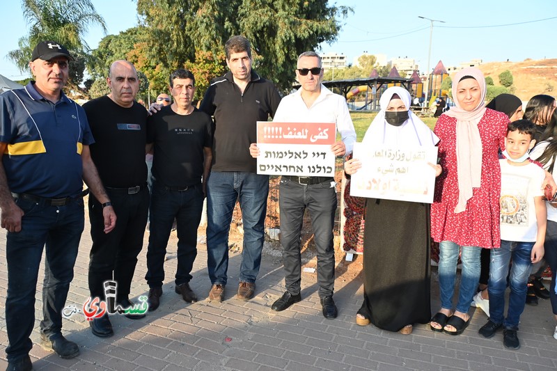 فيديو: مشاركة واسعة من اهالي وطلاب في الوقفة التنديدية ضد عنف الشرطة ويؤكدون : طلابنا ومدارسنا خط احمر ... مع غياب نواب البرلمان القسماويين ...